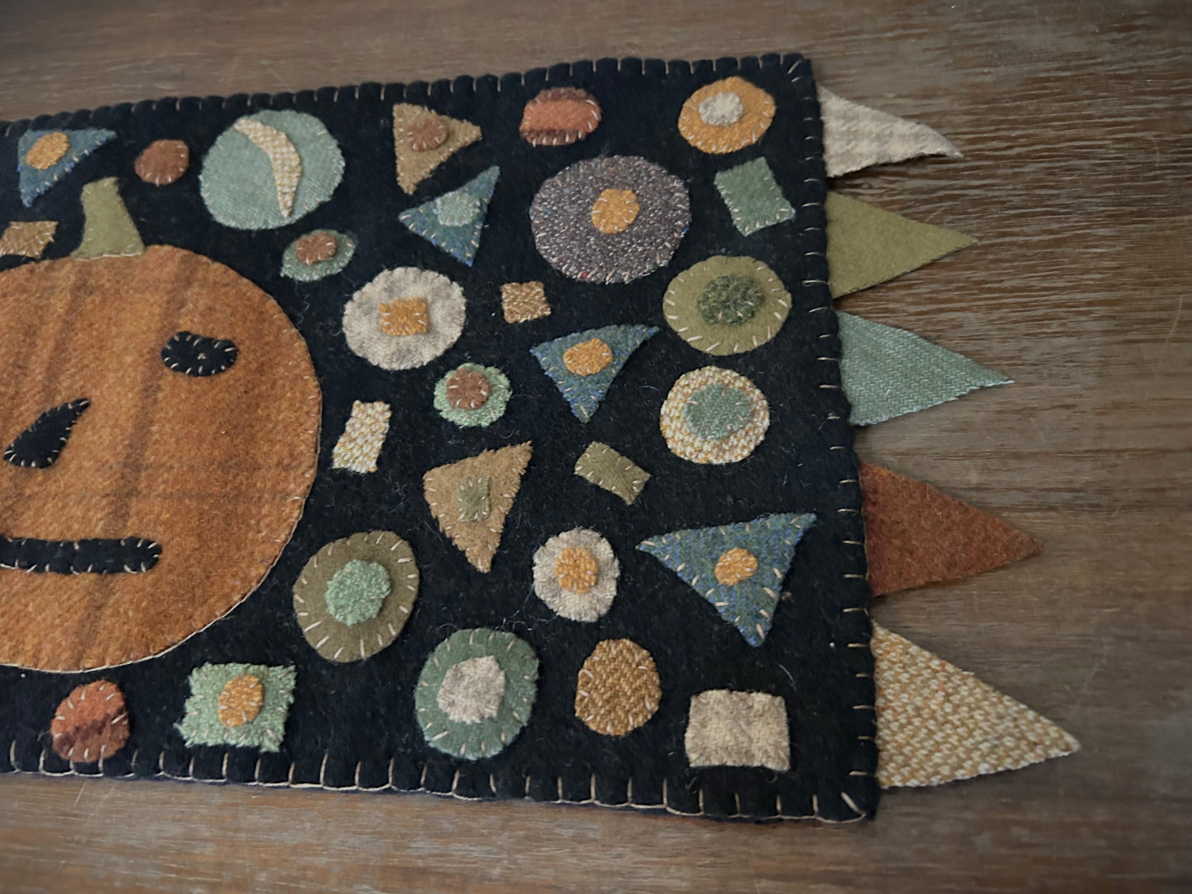 Primitive Confetti Jack Wool Applique Halloween Table Runner