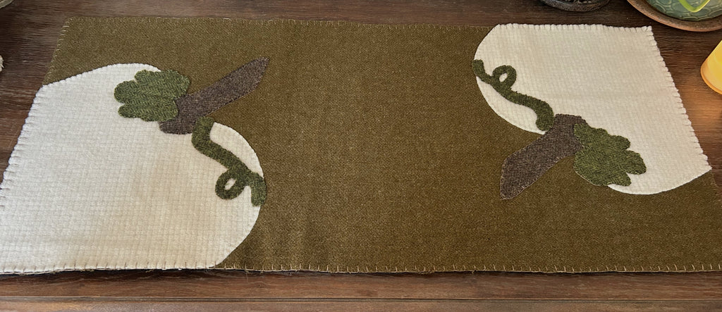 Handstitched Wool White Pumpkin Table Runner |
